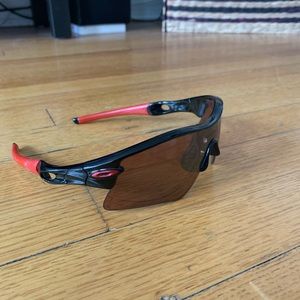 OAKLEY sunglasses. Black Frame